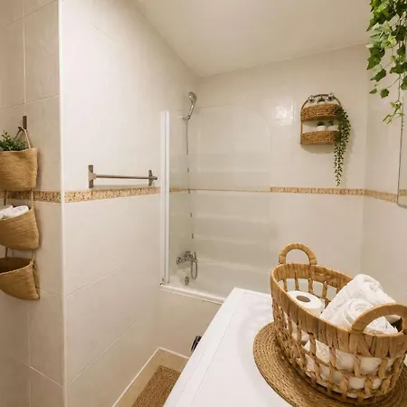Apartament Cozy Walk To Beach&train